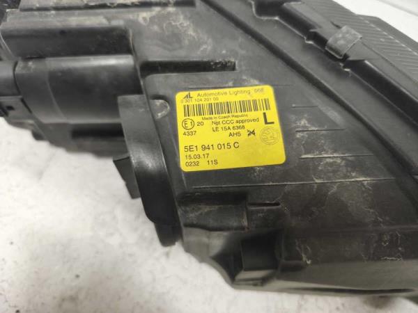 PHARE GAUCHE SKODA - Vue 3